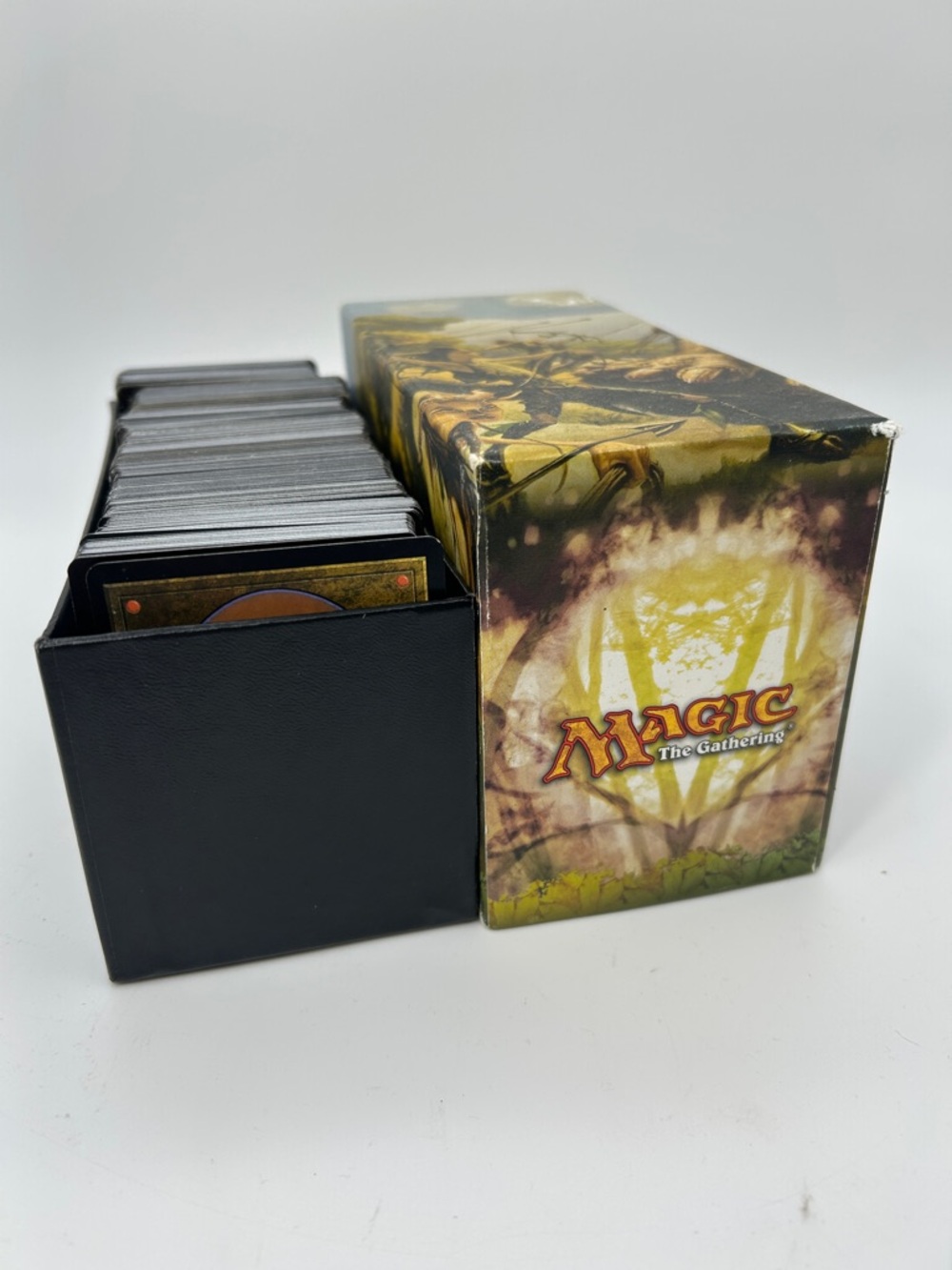 Magic: The Gathering Deck Box with Card Sleeve - Green/Yellow Artwork